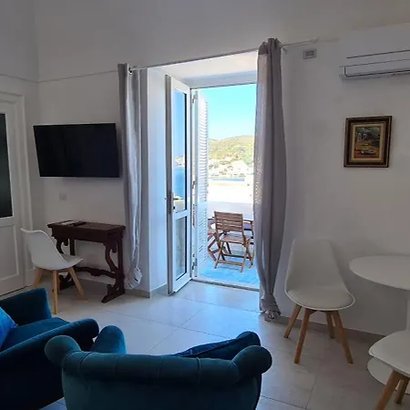 Immobiliare Turistcasa - Casa Corso Umberto 110 Понца
